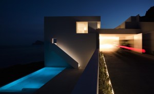 Severely White: Fran Silvestre’s Minimalist Houses and Wind Tower