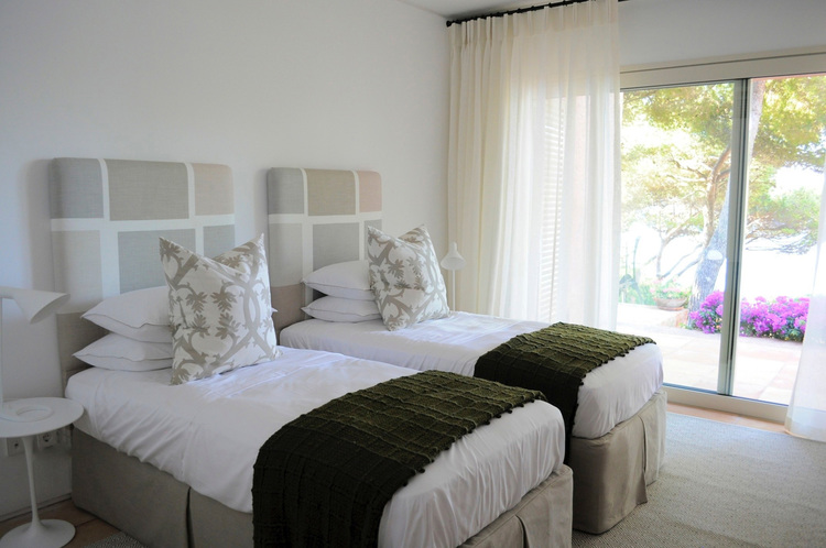 Louise Holt Mallorca  stone bedroom